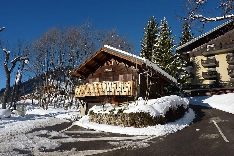 Außenseite Ferienhaus (Winter)