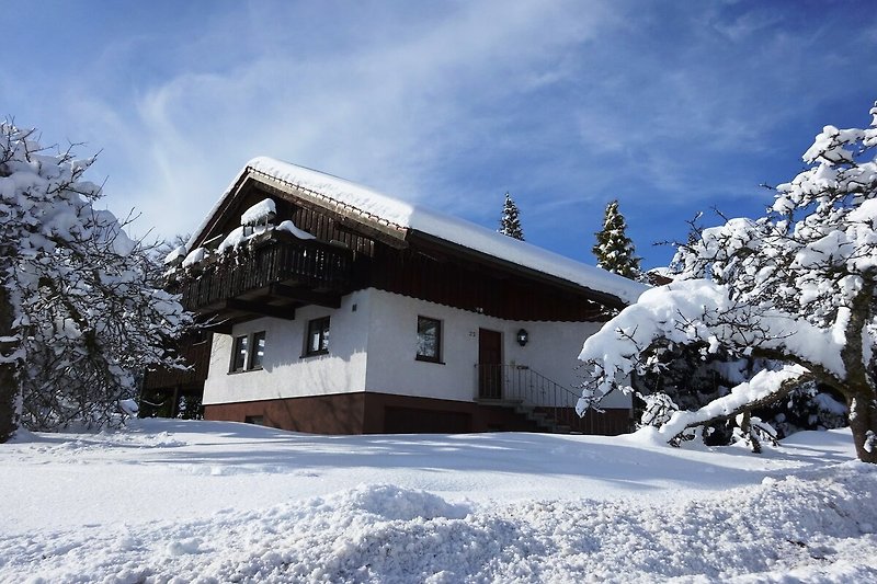 Außenseite Ferienhaus (Winter)