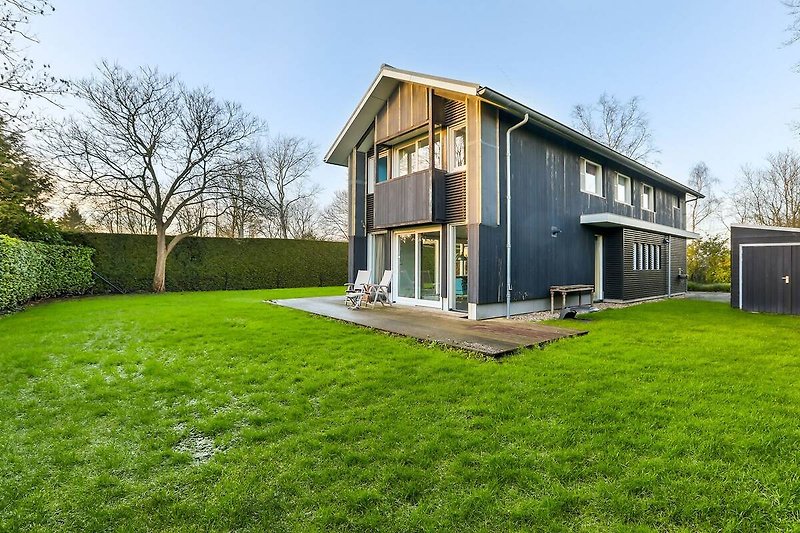 Außenseite Ferienhaus (Sommer)