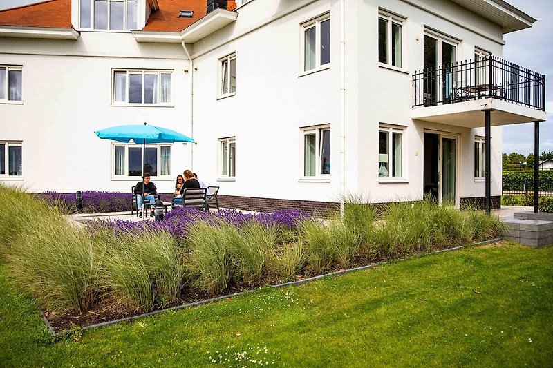 Außenseite Ferienhaus (Sommer)