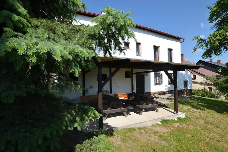 Außenseite Ferienhaus (Sommer)