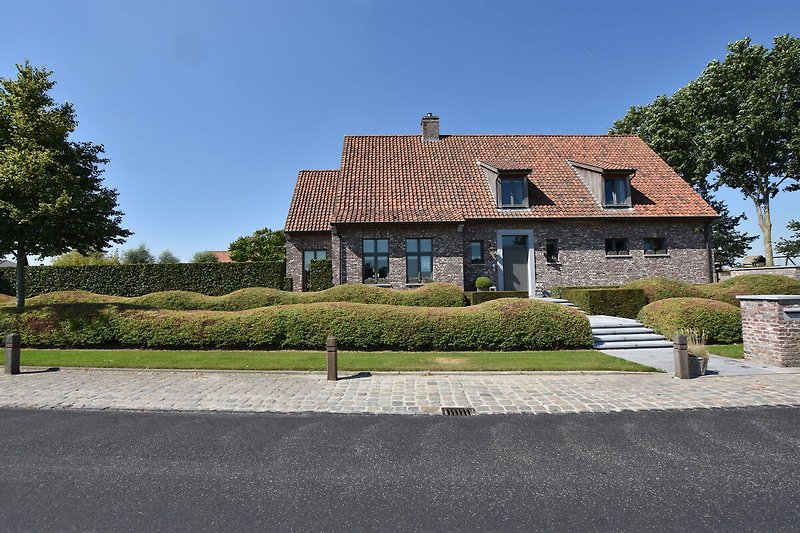 Außenseite Ferienhaus (Sommer)
