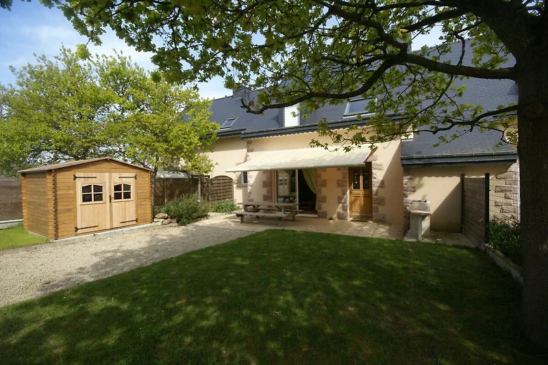Außenseite Ferienhaus (Sommer)