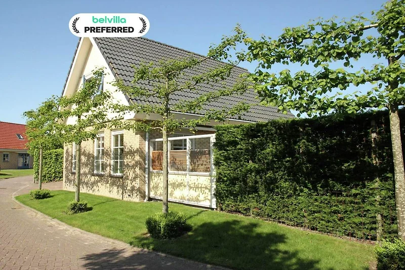 Außenseite Ferienhaus (Sommer)