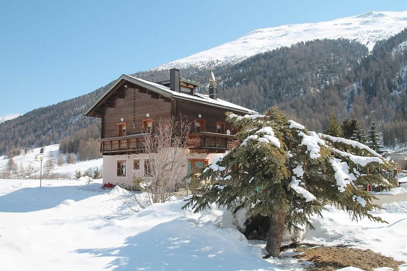 Außenseite Ferienhaus (Winter)