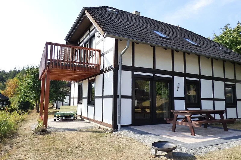 Außenseite Ferienhaus (Sommer)