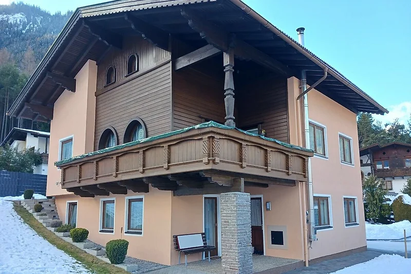 Außenseite Ferienhaus (Winter)