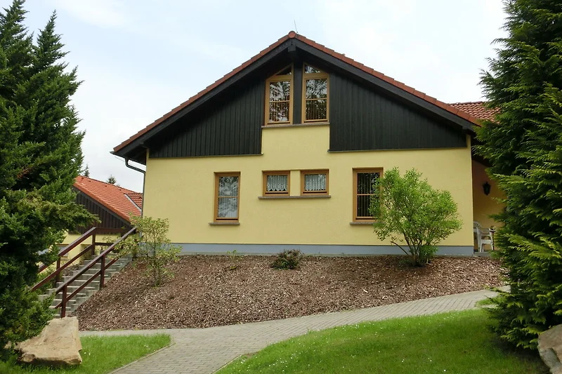 Außenseite Ferienhaus (Sommer)
