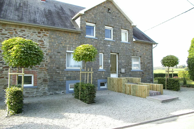 Außenseite Ferienhaus (Sommer)