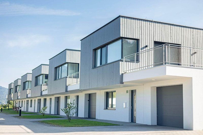 Außenseite Ferienhaus (Sommer)