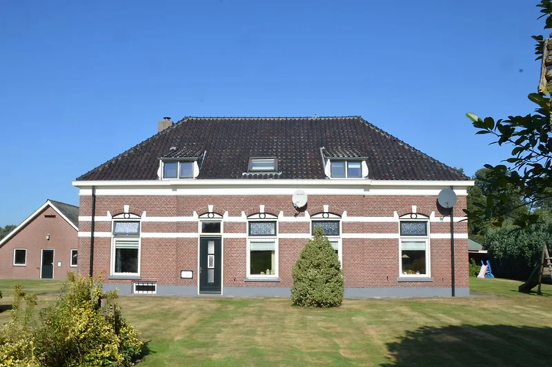 Außenseite Ferienhaus (Sommer)