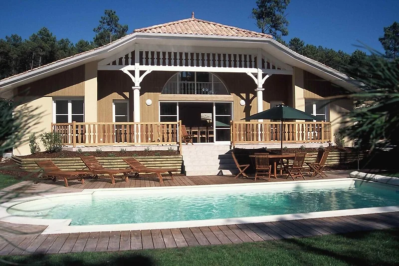 Außenseite Ferienhaus (Sommer)