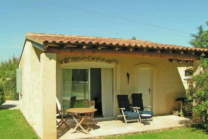 Außenseite Ferienhaus (Sommer)