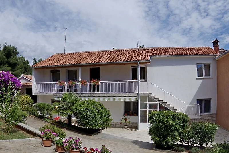 Außenseite Ferienhaus (Sommer)