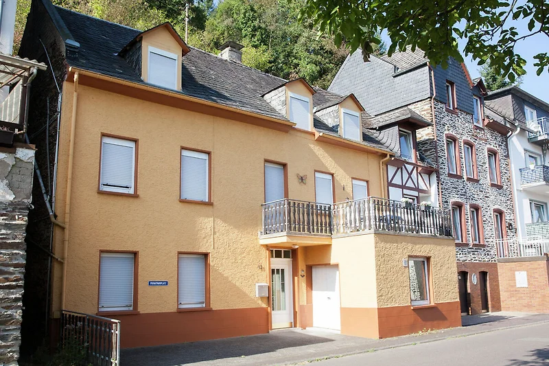 Außenseite Ferienhaus (Sommer)