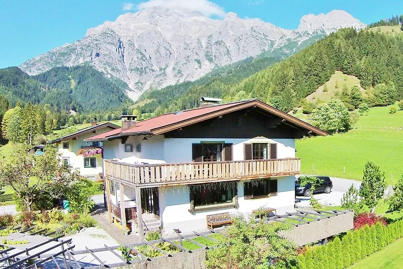 Außenseite Ferienhaus (Sommer)