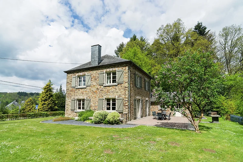 Außenseite Ferienhaus (Sommer)
