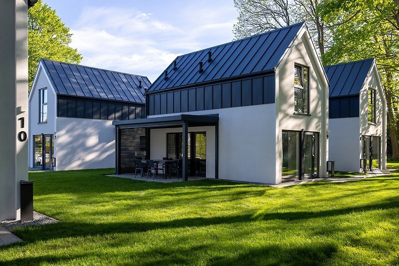 Außenseite Ferienhaus (Sommer)