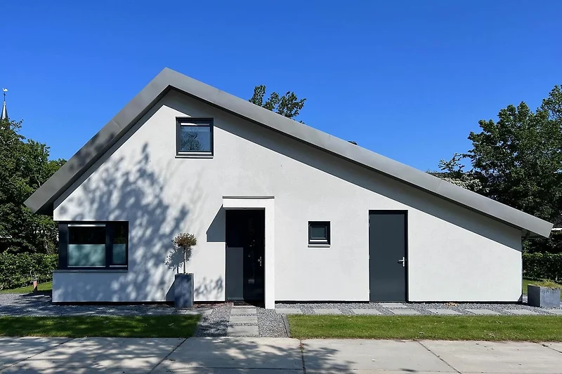 Außenseite Ferienhaus (Sommer)