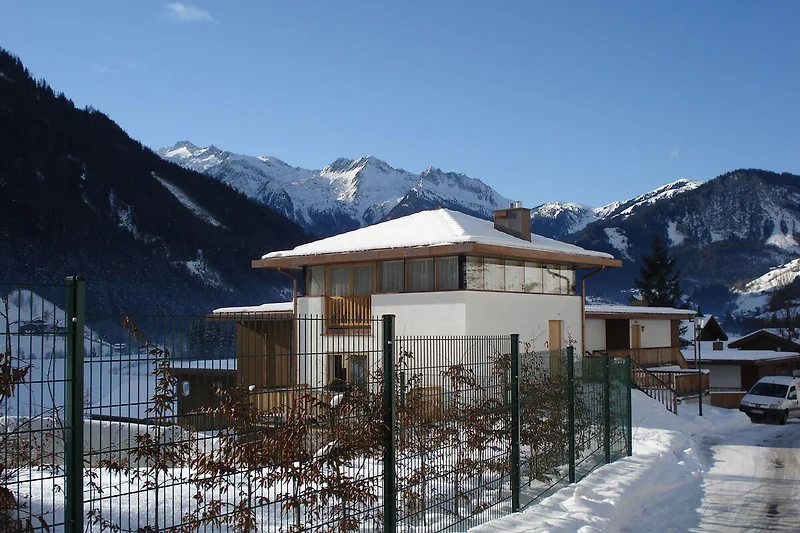 Außenseite Ferienhaus (Winter)