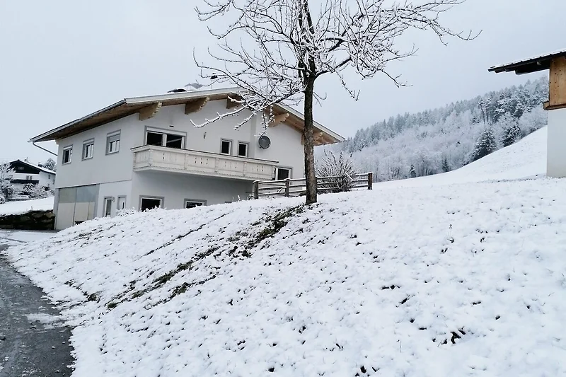 Außenseite Ferienhaus (Winter)
