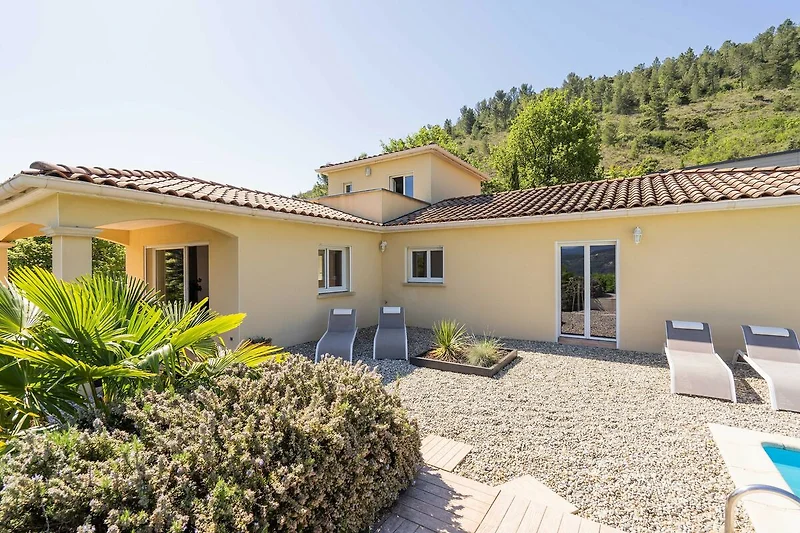 Außenseite Ferienhaus (Sommer)