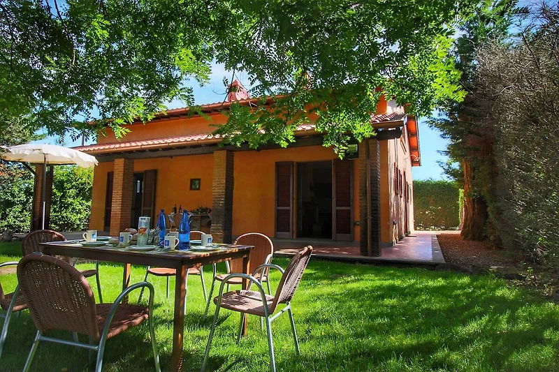 Außenseite Ferienhaus (Sommer)