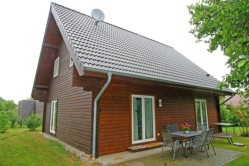 Außenseite Ferienhaus (Sommer)