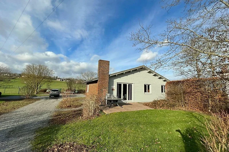 Außenseite Ferienhaus (Sommer)