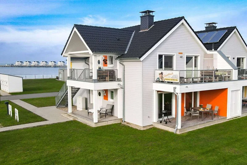 Außenseite Ferienhaus (Sommer)