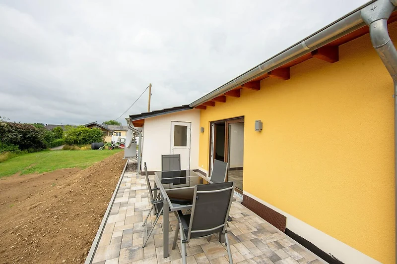 Außenseite Ferienhaus (Sommer)