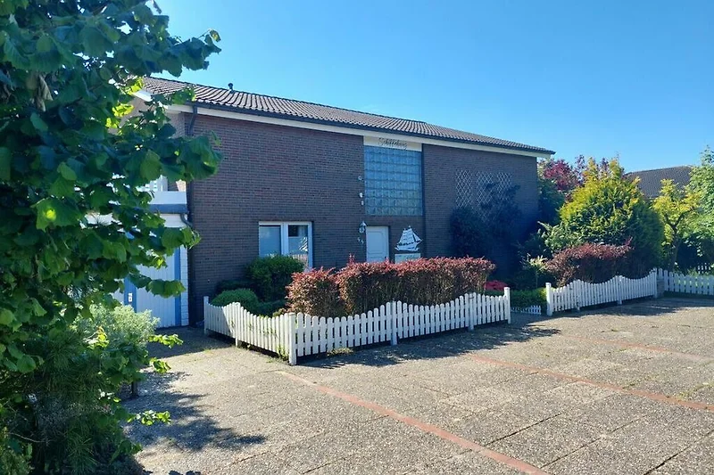 Außenseite Ferienhaus (Sommer)