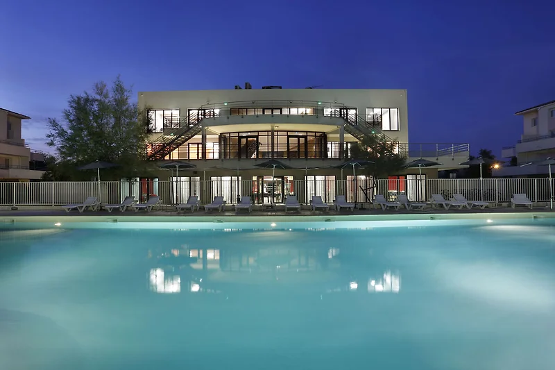Außenseite Ferienhaus (Sommer)