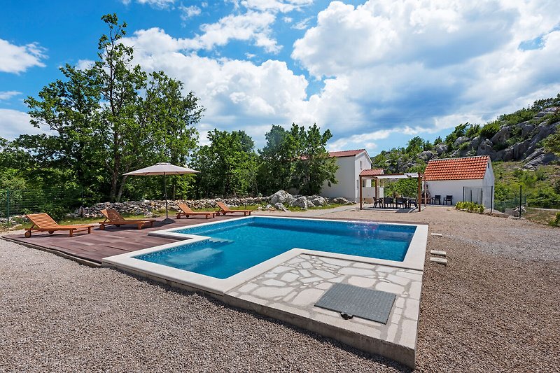Piscina casa vacanze