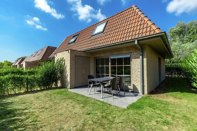 Außenseite Ferienhaus (Sommer)