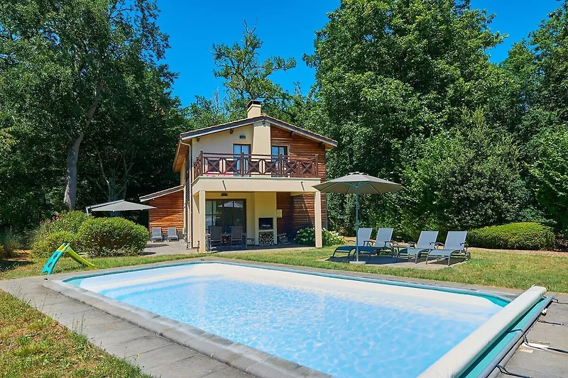 Außenseite Ferienhaus (Sommer)