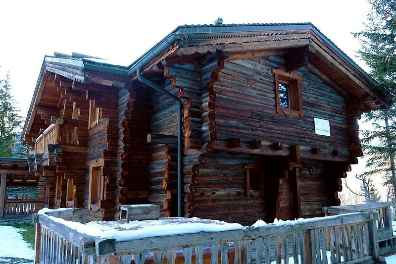 Außenseite Ferienhaus (Winter)