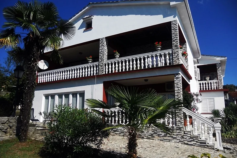 Außenseite Ferienhaus (Sommer)