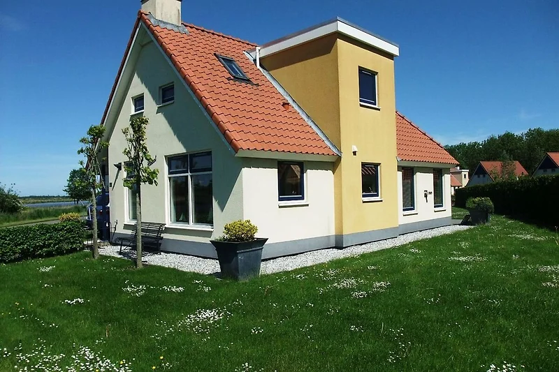 Außenseite Ferienhaus (Sommer)