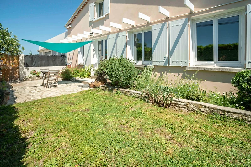 Außenseite Ferienhaus (Sommer)