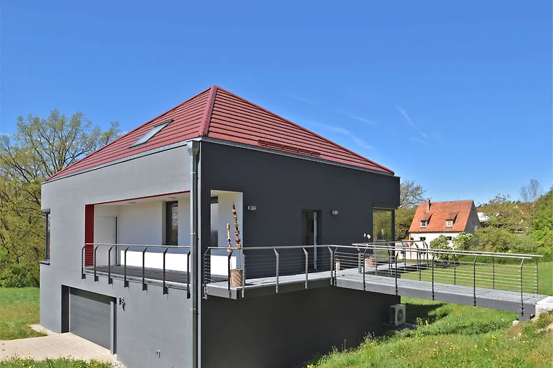Außenseite Ferienhaus (Sommer)