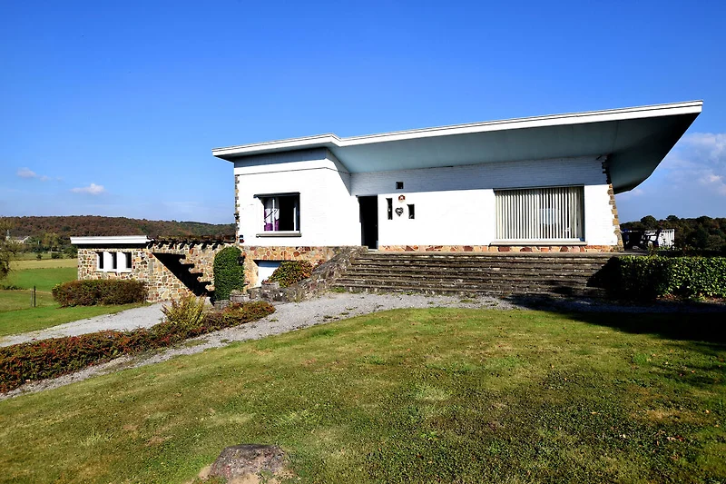 Außenseite Ferienhaus (Sommer)