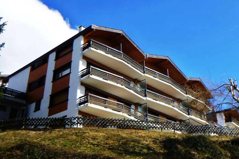 Widok na dom (lato)