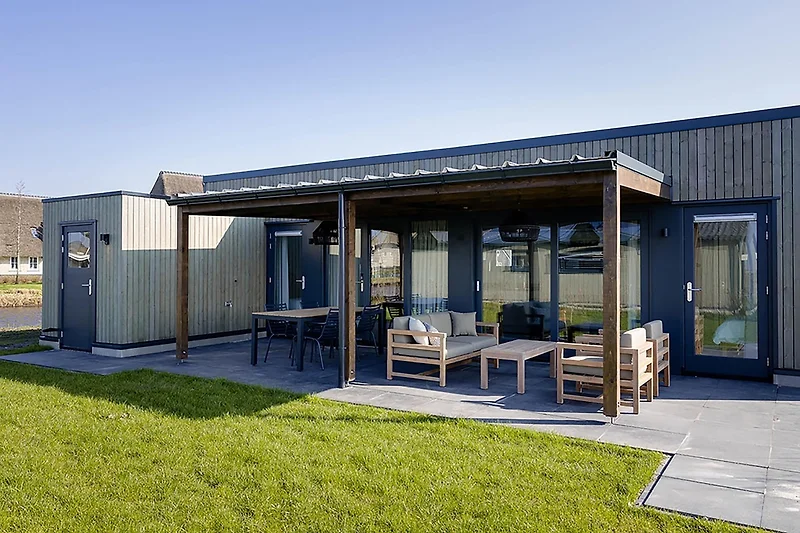 Außenseite Ferienhaus (Sommer)