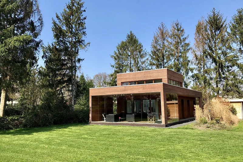 Außenseite Ferienhaus (Sommer)