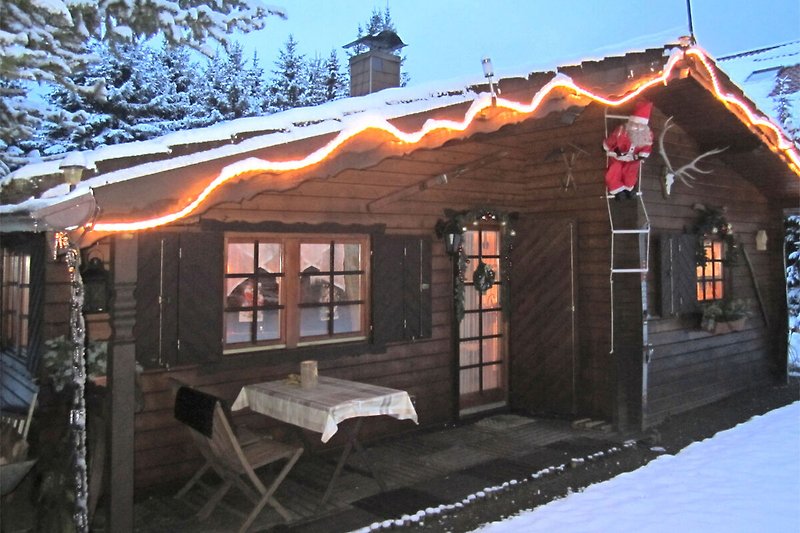 Außenseite Ferienhaus (Winter)