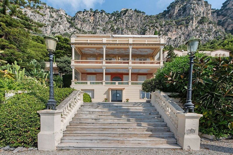 Außenseite Ferienhaus (Sommer)
