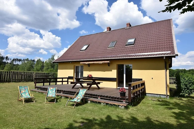 Außenseite Ferienhaus (Sommer)