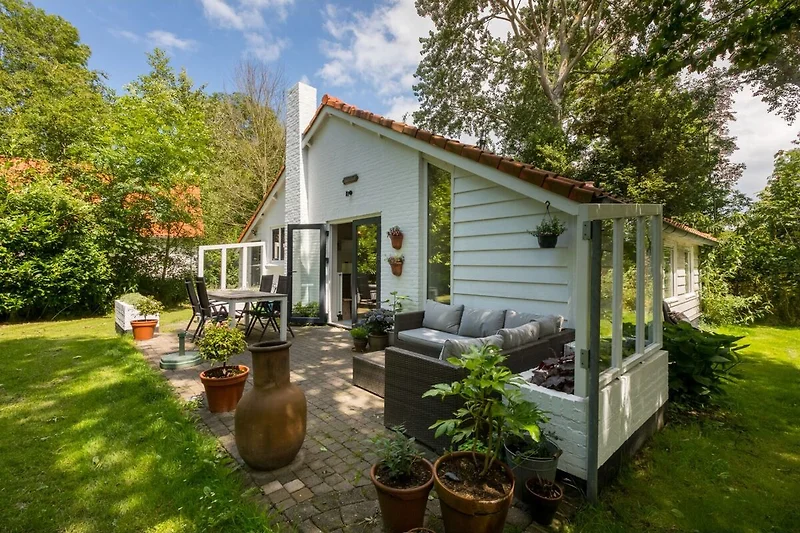 Außenseite Ferienhaus (Sommer)