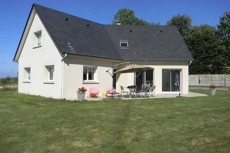 Außenseite Ferienhaus (Sommer)